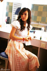 组图：《万有引力》曝剧照 张静初清纯性感完美融合