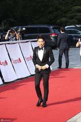 独家高清：又是一年百想红毯 众星云集争奇斗艳