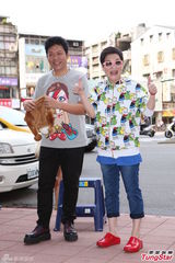 组图：小燕姐挑战冰桶 否认与F姓药头熟识