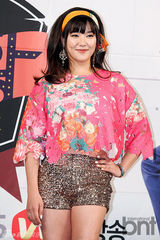 组图：《收视率帝王》李辉才难掩诙谐本色