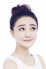 组图：徐璐大片变表情妹 甜美可爱不忘搞怪