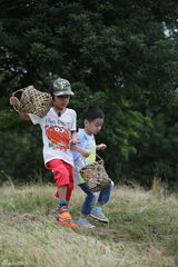 组图：多多贝儿集市风波显情深 复古运动会欢乐