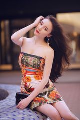 组图：袁菲褪去清纯变身妖艳熟女