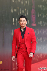 组图：张晋学跳泰舞 汤镇业父女红毯首秀引关注