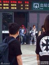 组图：文章低调筹划复出 与谢霆锋自拍心情好