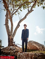 组图：东方神起沈昌珉写真 赤脚着地贴近自然