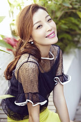 组图：高晓菲甜美写真 温暖明媚如美丽糖果