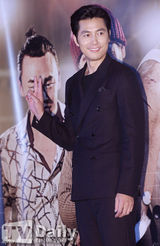 组图：《神之一手》媒体试映 郑雨盛等强势助阵