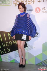 组图：张敬轩为舞台剧损失大 钟舒漫低胸需报备