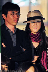 组图：汤唯与韩国导演金泰勇订婚 两人旧照曝光