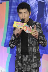 组图：《大宅男》首映 萧敬腾分享经验与江疏影现场示爱