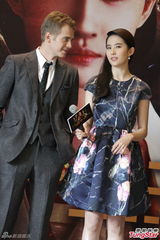 组图：海登-克里斯滕森自曝被刘亦菲电到 不敢惹中国姑娘