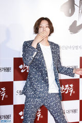 独家高清：金泰熙权相佑大咖齐捧场宋承宪新片