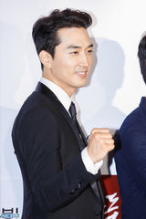 独家高清：金泰熙权相佑大咖齐捧场宋承宪新片