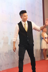 组图：何炅叶璇许茹芸等群星出席时尚盛典