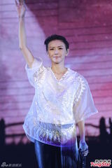 组图：莫文蔚担任孙燕姿个唱嘉宾被催生宝宝