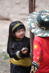 组图：姐姐吊威亚背台词 吴镇宇力捧为女一号