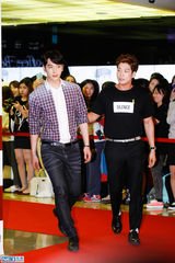 独家高清：金泰熙权相佑大咖齐捧场宋承宪新片