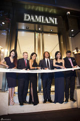 组图：秦海璐出席活动 长裙现身优雅妩媚