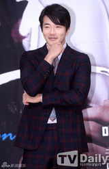 组图：《诱惑》权相佑崔智友隔十一年重逢