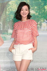 组图：林心如回锅扮大学生 许玮宁秀肋骨线