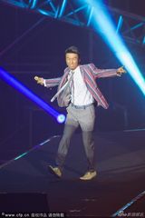 组图：羽泉火热开唱 白百何与老公激吻秀恩爱