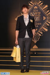 组图：昆凌给周妈妈送祝福 锦荣笑答郭敬明绯闻