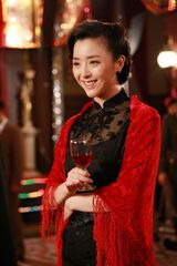 组图：《映山红》热拍 黄小蕾旗袍造型曝光