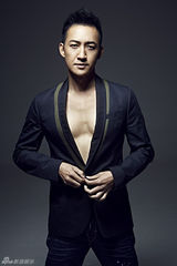 组图：王阳形色写真 真空搭配西装秀身材