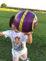 组图：Kimi玩球长胖又长高 粉丝盼去《爸爸2》