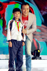 组图：李晨张歆艺胡军推公益项目 筑梦贫困儿童