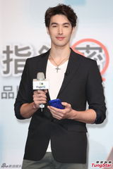 组图：锦荣避谈和蔡依林结婚话题 称等37岁再说