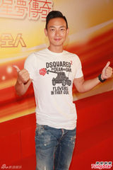 组图：TVB高层设宴 杨怡徐子珊靓丽出席