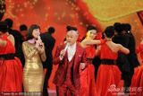 组图：张卫健张茜夫妇演唱歌曲《祝福你》