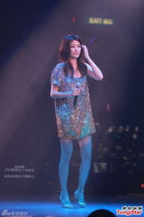 组图：雷颂德个唱献歌儿子 郑秀文助阵掀高潮