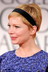 组图：金球奖红毯米歇尔-威廉姆斯天鹅绒蕾丝裙