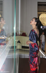 组图：张静初典雅亮相国博展览 中国风造型古典唯美