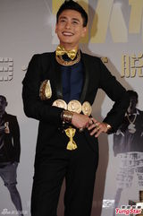 组图：黄宗泽新片发布会卖萌逃避结婚话题