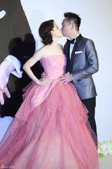 组图：徐若瑄摆酒吻老公 舒淇林心如林志玲剩女齐道贺