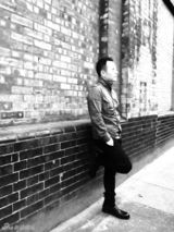 组图：许巍英国行全纪录 探访大咖美景相伴