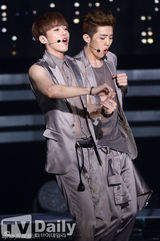 组图：众星展现完美舞台 SISTAR清凉性感