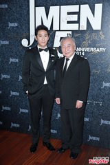 组图：许志安出席颁奖礼 混血模特真空上阵走光