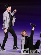 组图：EXO献唱亚运会 卖力歌舞点燃全场