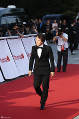 独家高清：又是一年百想红毯 众星云集争奇斗艳