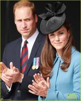 组图：凯特王妃着优雅正装出席活动笑意盈盈