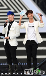 组图：众星助阵梦想演唱会 嗨唱夏日不眠夜