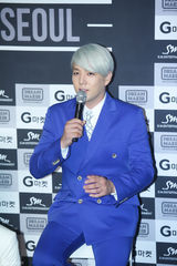 独家：SJ变彩虹团 希澈特立独行偏爱剪刀手