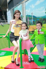 组图：吴千语否认监视男友林峰 爱荡秋千谈心