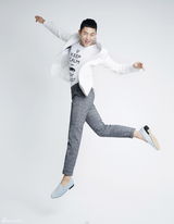 组图：刘亚仁宅男Look写真 尽显调皮大男孩本色