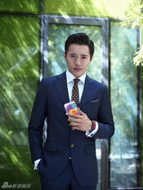 组图：高云翔拍炫彩写真 演绎商务精英形象